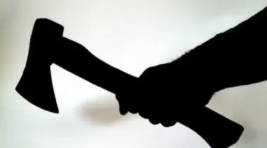 Бив сокирою по голові: у кафе в Борисполі молодик напав на 53-річного чоловіка