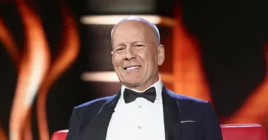 Жена тяжелобольного Брюса Уиллиса вспомнила первый симптом деменции: "Я бы не подумала"