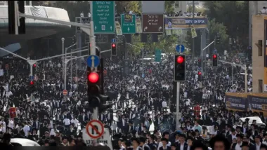 В Израиле вспыхнули протесты: молодежь блокирует дороги из-за арестов уклонистов от призыва (видео)