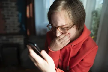 Карточные мошенники грабят украинцев: новые схемы, ИИ, QR-коды — как защитить свои деньги