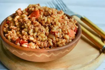 Перловка вийде ніжною та неймовірно смачною навіть без м’яса: ось як її варять професійні кухарі