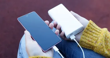 Повербанк быстро сломается если продолжите совершать эти ошибки: чего нельзя делать (фото)