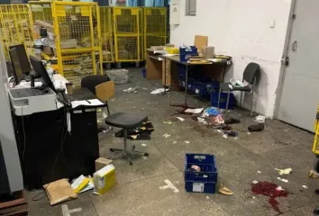 Взрыв на "Укрпочте": таможенники установили отправителя и нашли еще одну подозрительную посылку
