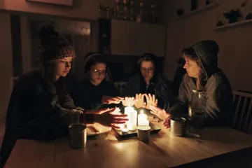 Свет будут выключать дважды в день: ДТЭК обнародовал графики отключений на 31 октября