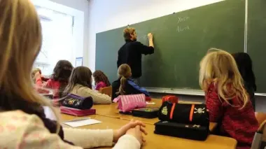 МОН взялось за коммуналку: школьники будут учиться экономить свет и тепло