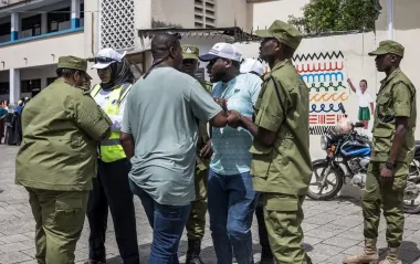 МИД Украины обратилось к украинцам в Танзании на фоне протестов: что нужно знать