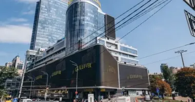У Києві поліція оточила один із найбільших і найвідоміших ТРЦ: в чому причина