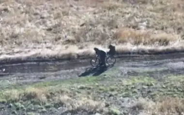 Occupier on bicycle left headless after encounter with Ukrainian drone. VIDEO