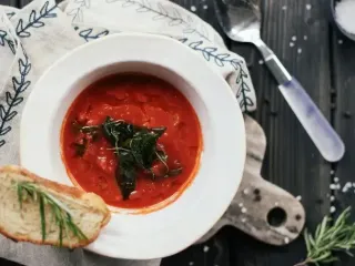 Чернослив в борще — забытый секрет украинской кухни, меняющий вкус блюда