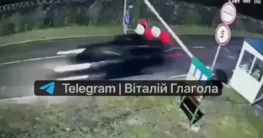 На Закарпатье мобилизованный адвокат протаранил шлагбаумы и скрылся в Венгрии