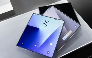 Samsung представила первый в мире смартфон, который складывается втрое: что о нем известно