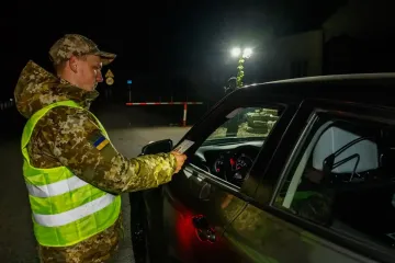 Расплатился криптовалютой: харьковчанин "купил" ребенка, чтобы сбежать из страны (фото)