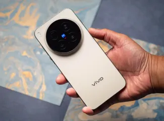 Топ-5 лучших смартфонов октября 2025 года: удивил не только Xiaomi (фото, видео)