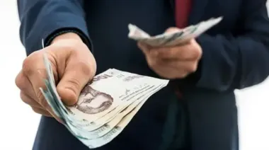 Нові правила для бізнесу: кого зобов'яжуть підняти зарплати та оплатити премії і лікарняні