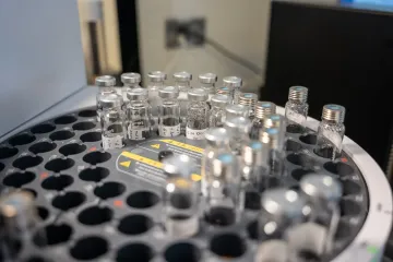 ИИ нашел новые материалы для передовых аккумуляторов: ученые предупредили об опасности