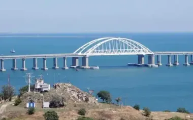 Occupation authorities ban electric vehicles from crossing Crimean Bridge