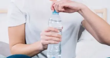 В Україні трьох виробників води оштрафували за брехню