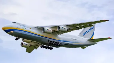 Канада арестовала самолет РФ Ан-124 и хочет передать его Украине, — Bloomberg