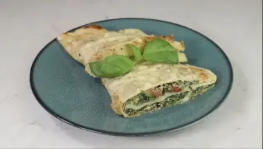 Блинчики со шпинатом под соусом бешамель: рецепт сытного, вкусного и одновременно изысканного ужина