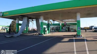 Russian cluster ballistic missile strikes Mykolaiv in morning, killing one