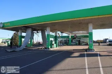 Росіяни атакували Миколаїв балістичною ракетою: є загиблий і поранені (фото)