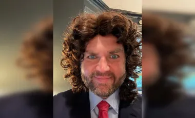 Вэнс перевоплотился на Хэллоуин в мем, возникший после его спора с Зеленским (видео)