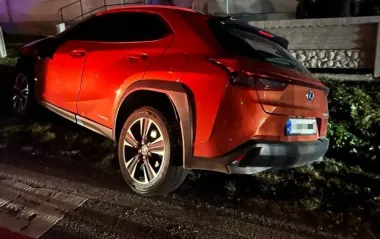 На Прикарпатье судья на Lexus сбила двух пешеходов: один погиб, другой травмирован