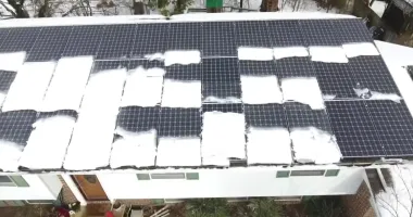 Cнег на солнечных панелях дает странный эффект: что удалось выяснить ученым (фото)