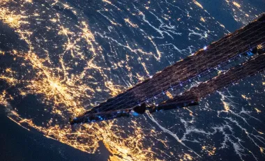 "Это кошмар": 4000 зеркал, летающих вокруг Земли, добудут солнечную энергию даже ночью