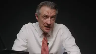 Штраф за бороду и лишний вес: что скрывают "самые безумные" брачные договоры (видео)