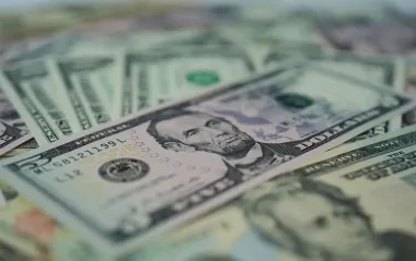 НБУ повысил курс доллара на 15 копеек