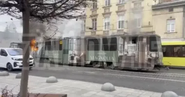 У Львові вщент згорів трамвай: відео інциденту