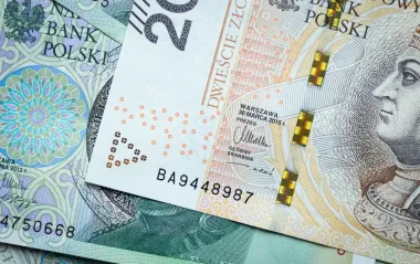 Нацбанк немного повысил курс злотого