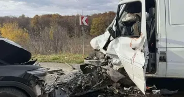 В Закарпатье произошло масштабное ДТП с участием легкового авто и микроавтобуса: среди 5 пострадавших 9-летний ребенок