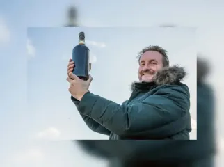 В мире осталось всего несколько бутылок: мужчина купил 150-летний эль и попробовал его (фото)