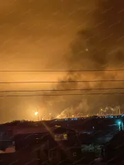 Дроны атаковали НПЗ "Лукойла" в Кстово: местный аэропорт закрыли из-за налета БПЛА (видео)