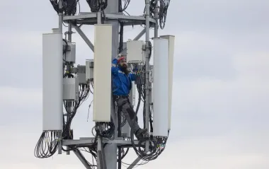 Резерв на 10 часов. Готовы ли мобильные операторы к "блэкаутам" и будет ли связь