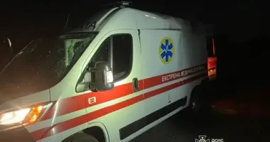В Никополе россияне ударили по "скорой": ранены трое медиков