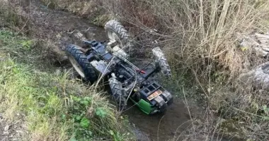 На Львівщині трактор з'їхав у кювет та перекинувся: водій загинув