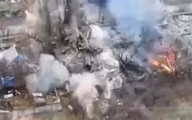 Two fighters in Pokrovsk throw TM-62 mine into house where three occupiers are holed up. VIDEO