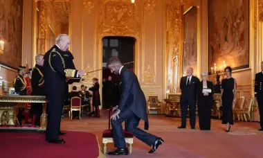 Дэвид Бекхэм наконец-то получил рыцарское звание: Виктории на церемонии что-то не понравилось (фото)