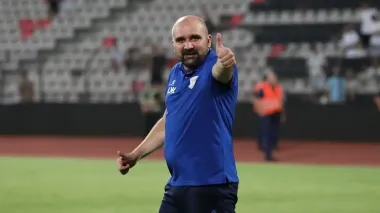 Футбольный тренер умер во время матча в Сербии: СМИ рассказали подробности трагедии (видео)