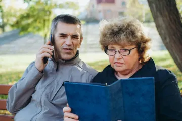 Пенсионерам за границей необходимо пройти физическую идентификацию в ПФУ: как это сделать