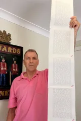 Чоловік із найдовшим у світі ім’ям ледве його прочитав — відео