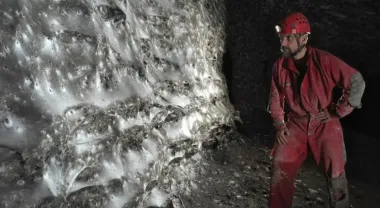 В Серной пещере найдена самая большая паутина в мире: на ней сидит 111 тыс. пауков (фото)