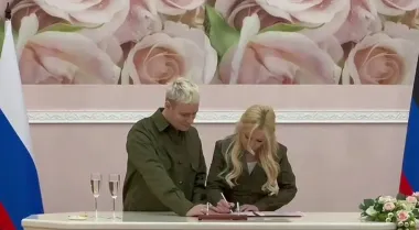 Российский певец SHAMAN и Мизулина сыграли свадьбу в оккупированном Донецке (фото)