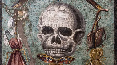 Мозаику с символами смерти обнаружили в Помпеях: ее создали еще до катастрофы (фото)