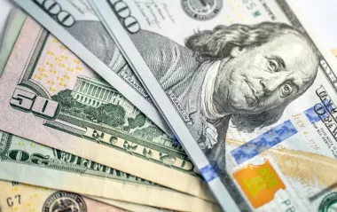 НБУ немного понизил курс доллара