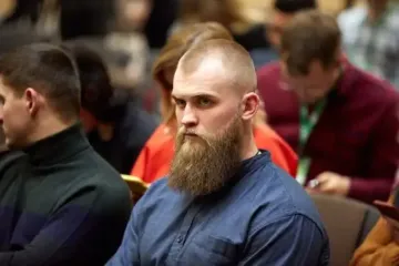 В декларации беглеца-«слуги» Артёма Дмитрука только ВАЗ за $500, а реально — лакшери имущество, записанное на помощников