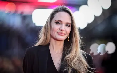 Анджеліна Джолі отримала символічний подарунок під час візиту в Херсон (відео)